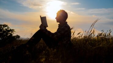 man-reading-in-the-park